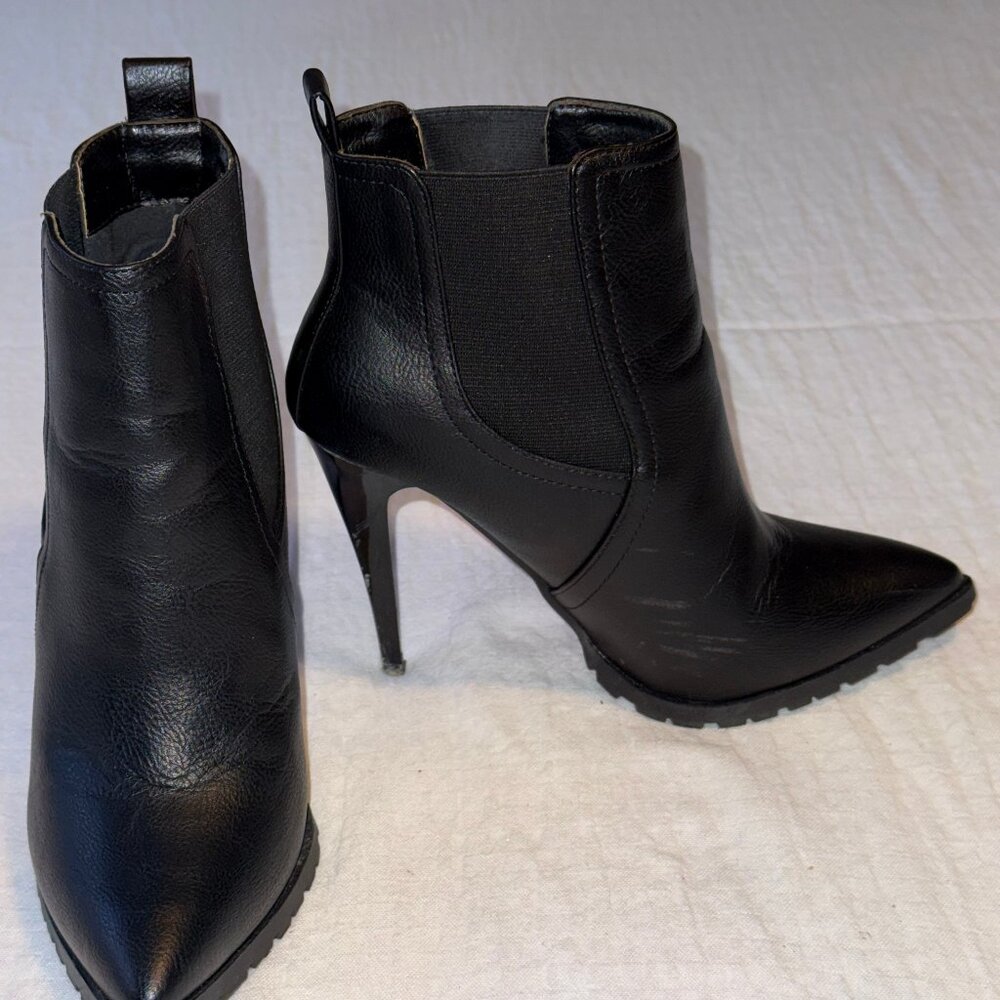 Steve Madden Black Santaana Boots with Grippy Sole | Size 6.5 | Like New